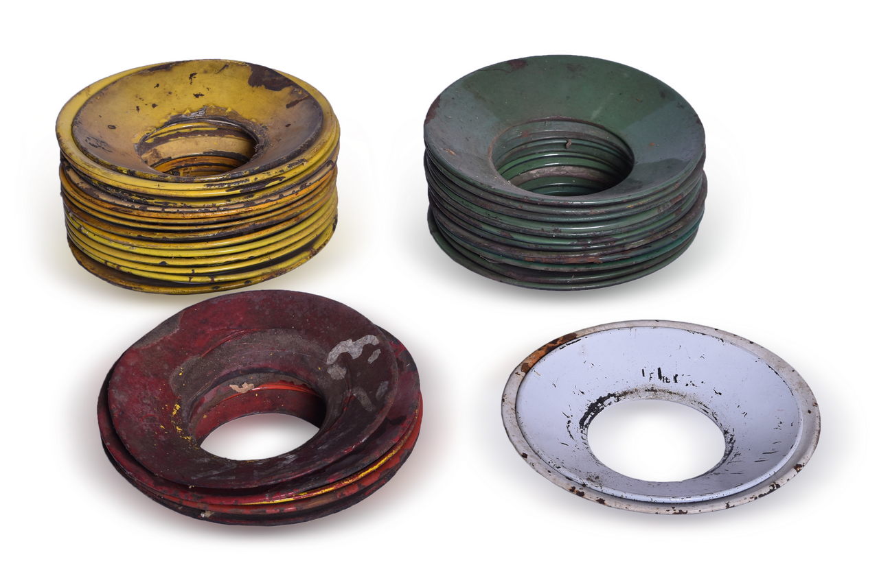 5556 - Group of 35 Porcelain Day Targets thumbnail