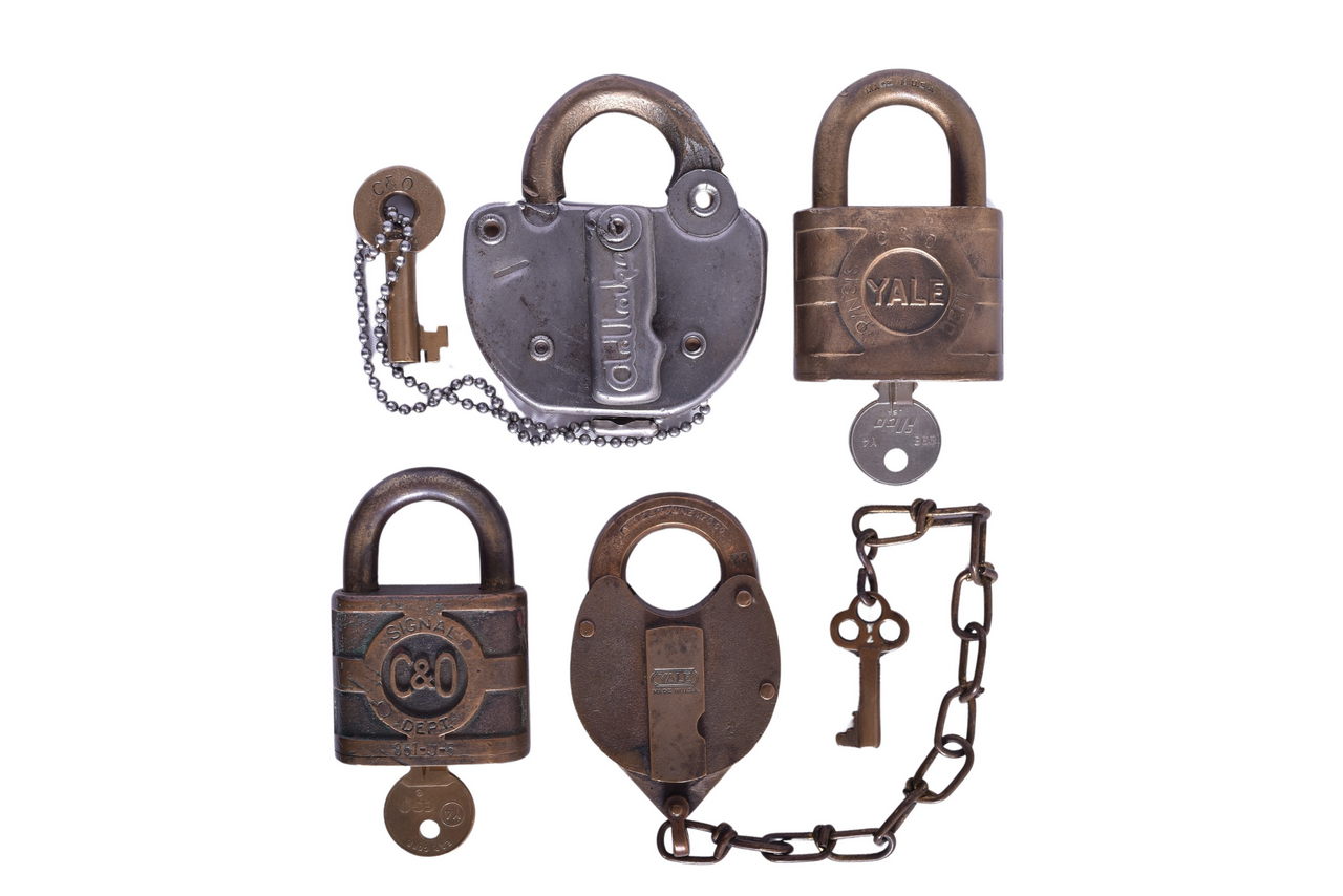 6555 - Four Chesapeake and Ohio Railroad Locks - Brass Yale Signal, Yale Heart Shaped, and Adlake Steel Body w/ Brass Key thumbnail