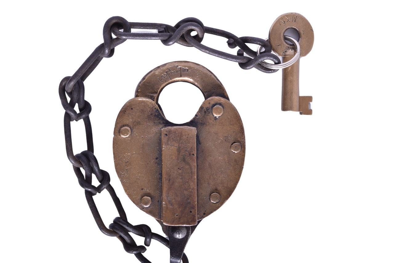 6561 - Fraim Norfolk and Western Railway Heart Shaped Brass Lock w/ Key thumbnail