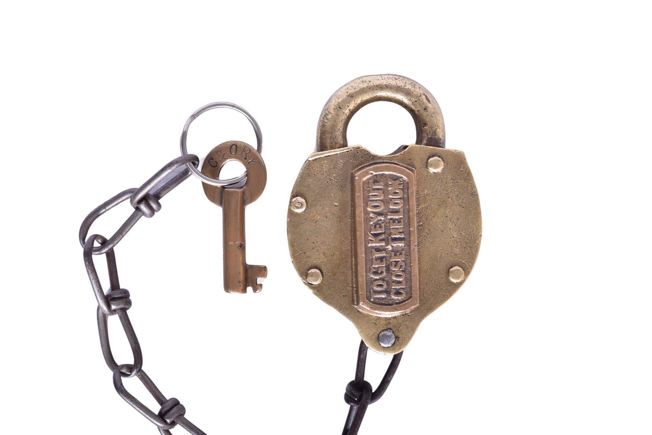 6563 - Chesapeake and Ohio Railroad Slaymaker Brass Heart Shaped Switch Lock w/ Key thumbnail