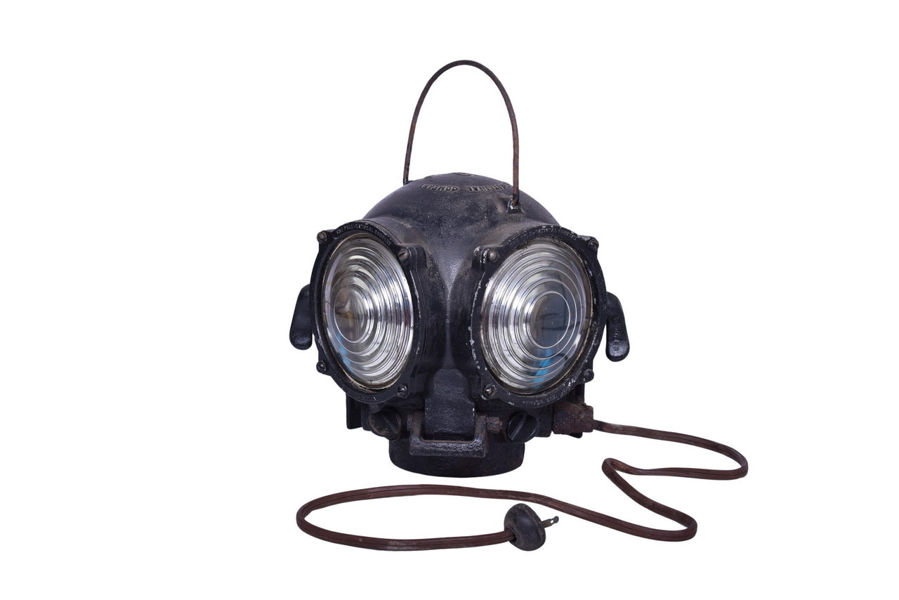 6628 - Pyle-National Diver's Helmet Style Railroad Locomotive Classification Lamp thumbnail