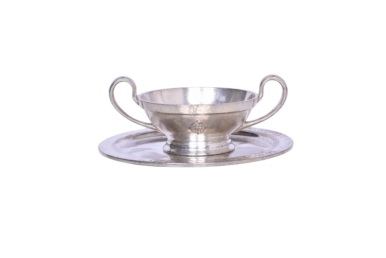 6675 - Lehigh Valley Railroad Silver Hammered Double Handled Cup and Tip Tray thumbnail