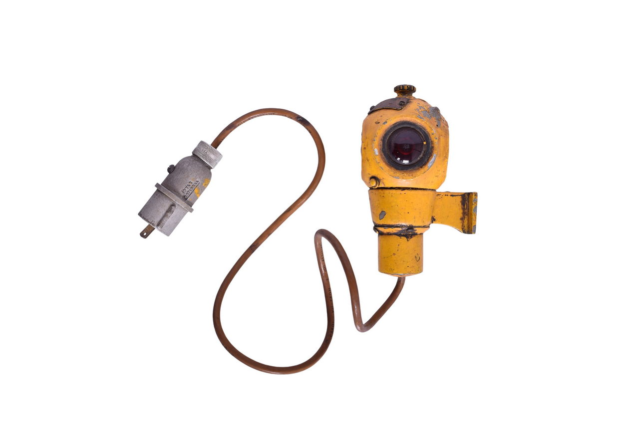 6680 - Pyle National Chesapeake and Ohio Railway Cannonball Railroad Caboose Marker Light thumbnail