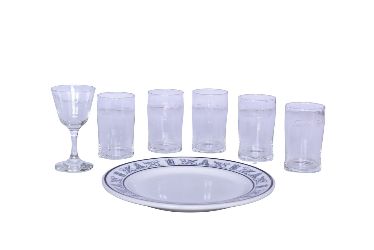 6051 - Atchison, Topeka & Santa Fe Railroad Griffon China Dinner Plate and Six Glasses thumbnail