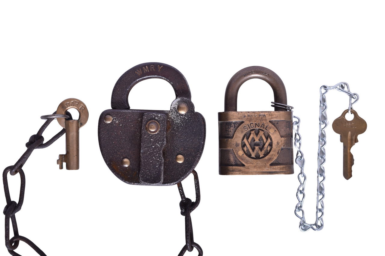 6054 - Pair of Western Maryland Railway Locks - Yale and Adlake thumbnail