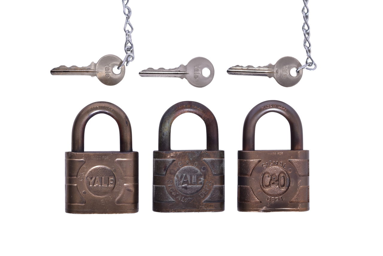 6058 - Three Yale Chesapeake and Ohio Railroad Signal Department Brass Locks thumbnail