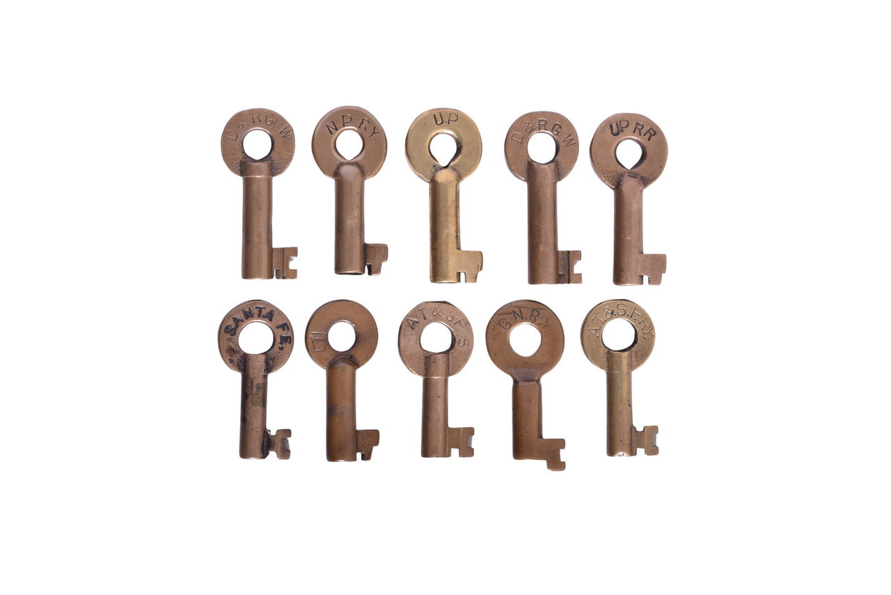 6074 - Group of Ten Western Railroad Brass Keys - AT&SF, Rio Grande, Union Pacific, Northern Pacific thumbnail