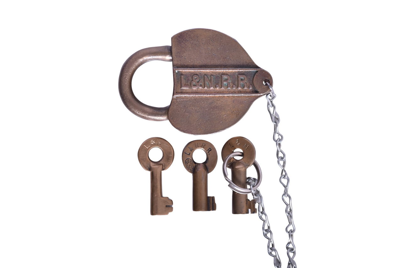 6084 - Louisville and Nashville Railroad Brass Heart Shaped Lock w/ Keys thumbnail