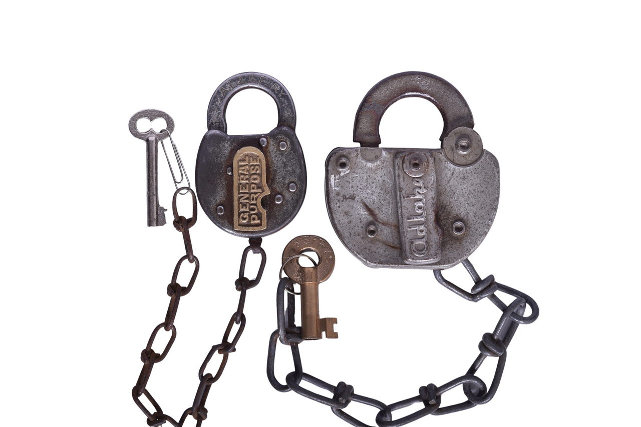 6090 - Pair of Atchison, Topeka and Santa Fe Railway Locks - Adlake and General Purpose thumbnail