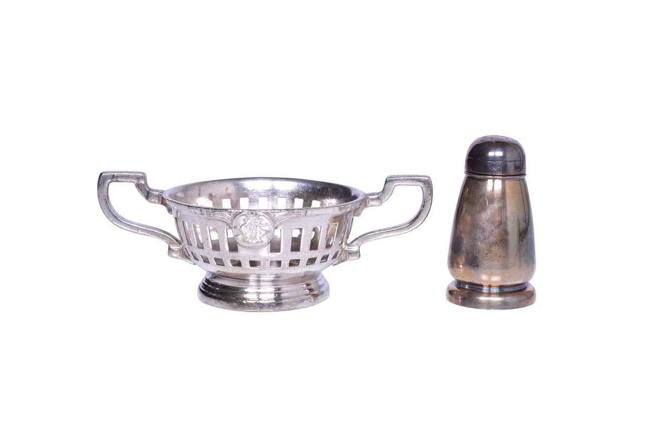 6097 - Great Northern Railroad International Silver Double Handled Bouillon Dish and Pepper Shaker thumbnail