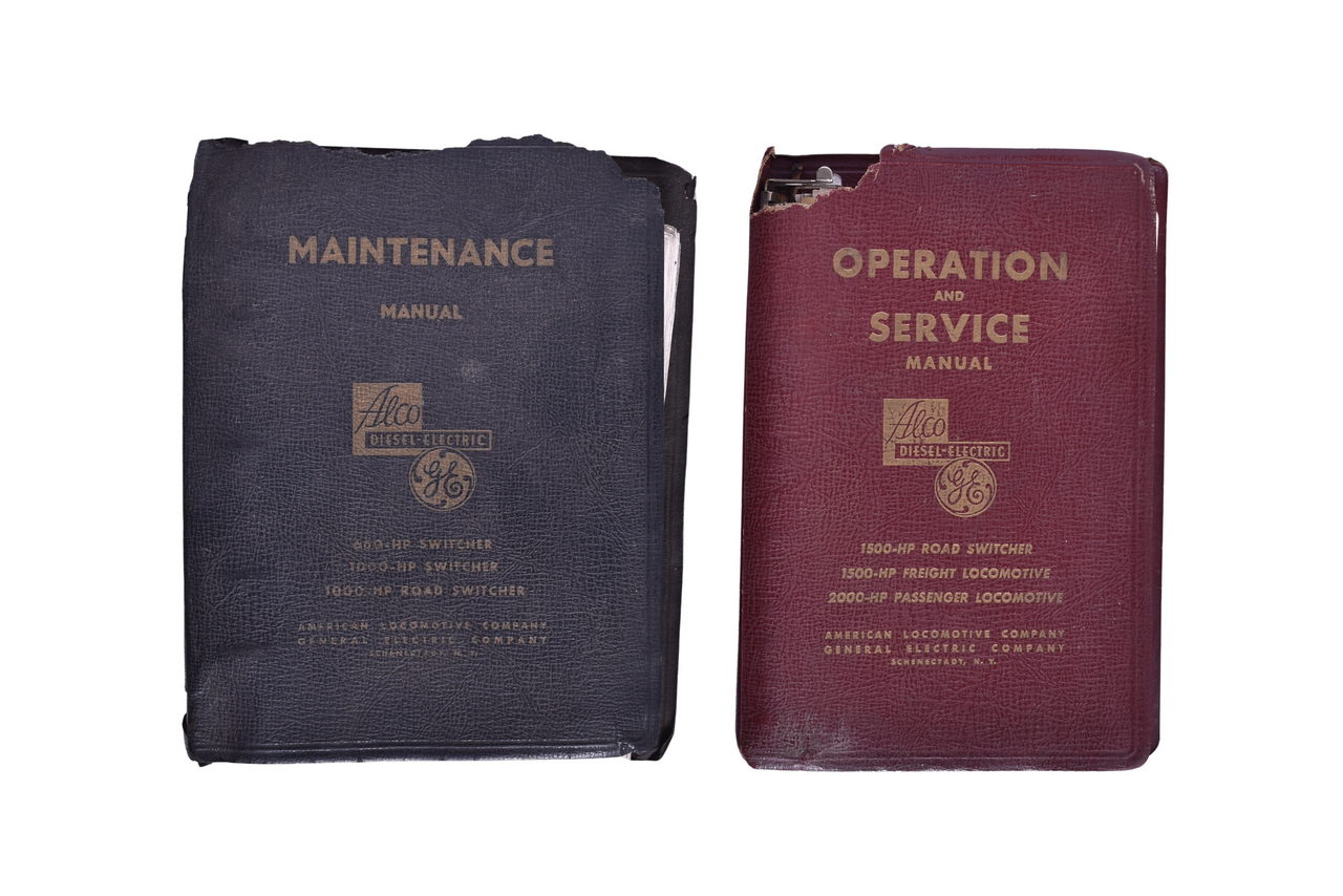 6132 - Pair of Maintenance and Operation & Service Manuals for Railroad Locomotives thumbnail