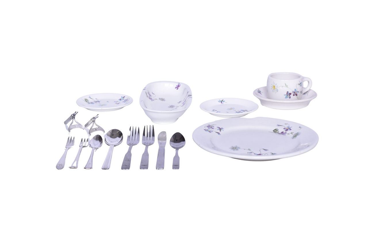 6207 - Sixteen Pieces of Midwest Railroad Silver and China - Chicago & Alton, California Zephyr, Great Northern, Burlington Route, and Amtrak thumbnail