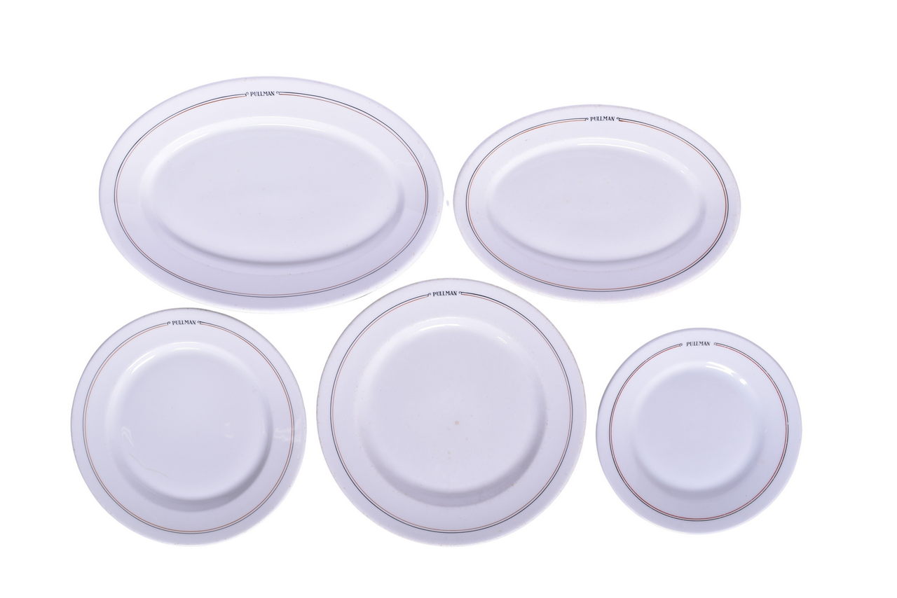 6253 - Five Pieces of Pullman Railroad China Calumet Plates and Oval Platters thumbnail