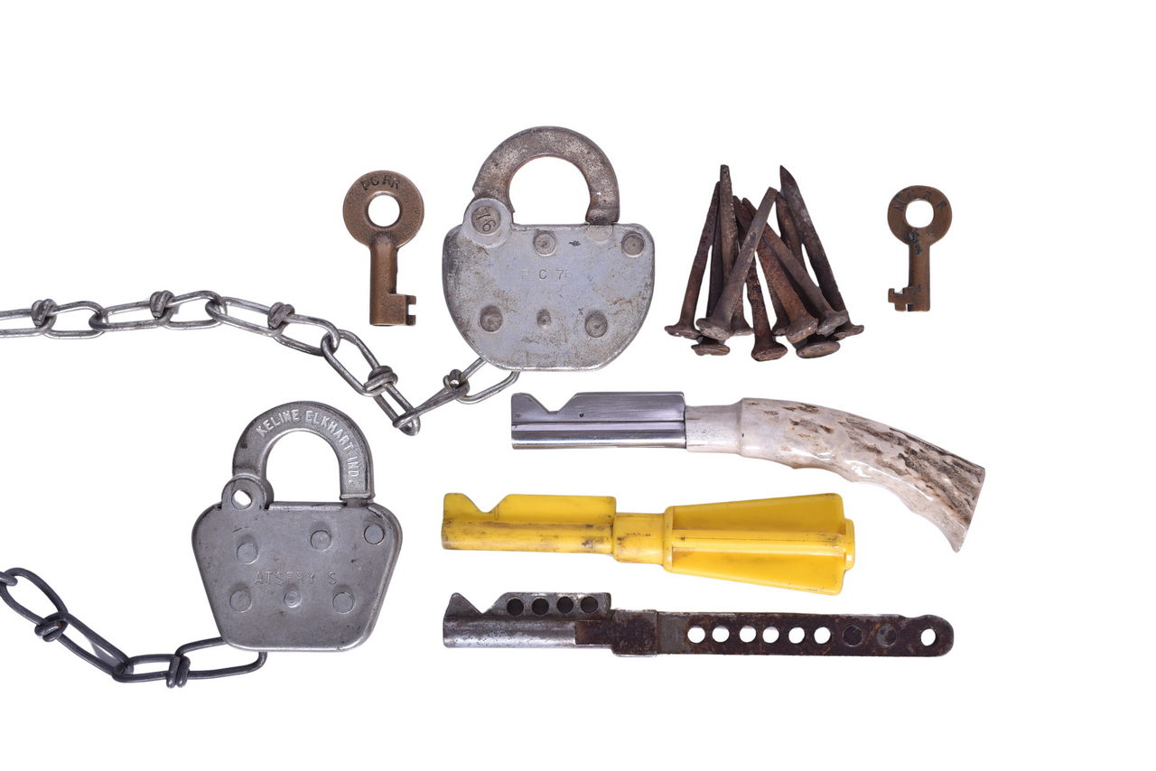 6258 - Railroad Locomotive Reverser Keys, Steel Locks and Keys thumbnail