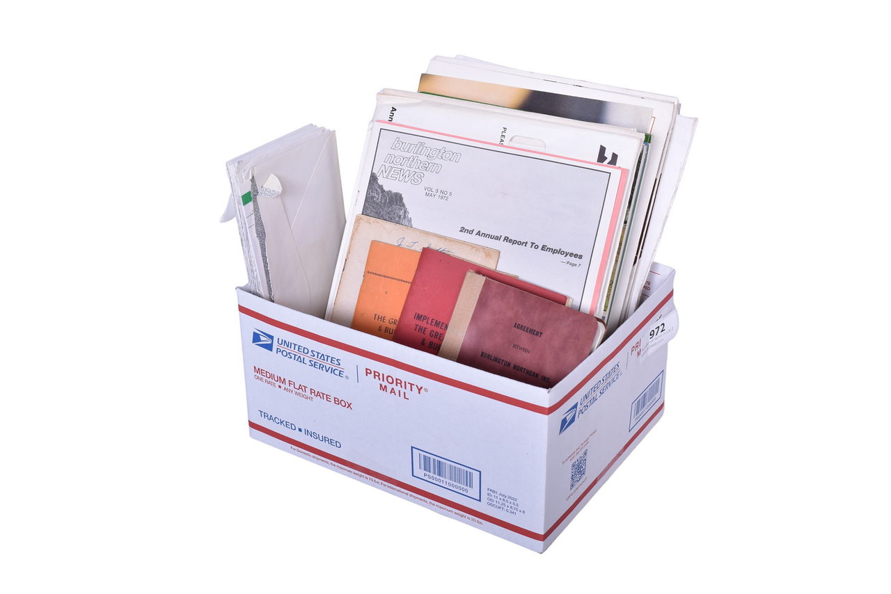 972 - 40+ Burlington Northern Paper - Annual Reports, Santa Fe Merger, Union Agreements thumbnail