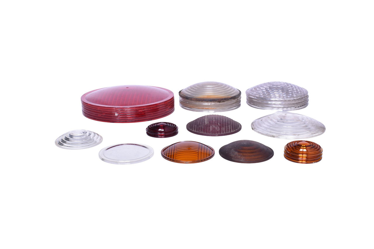 1102 - Twenty Six Assorted Plastic Lenses for Railroad Lanterns/Lamps/Signals thumbnail