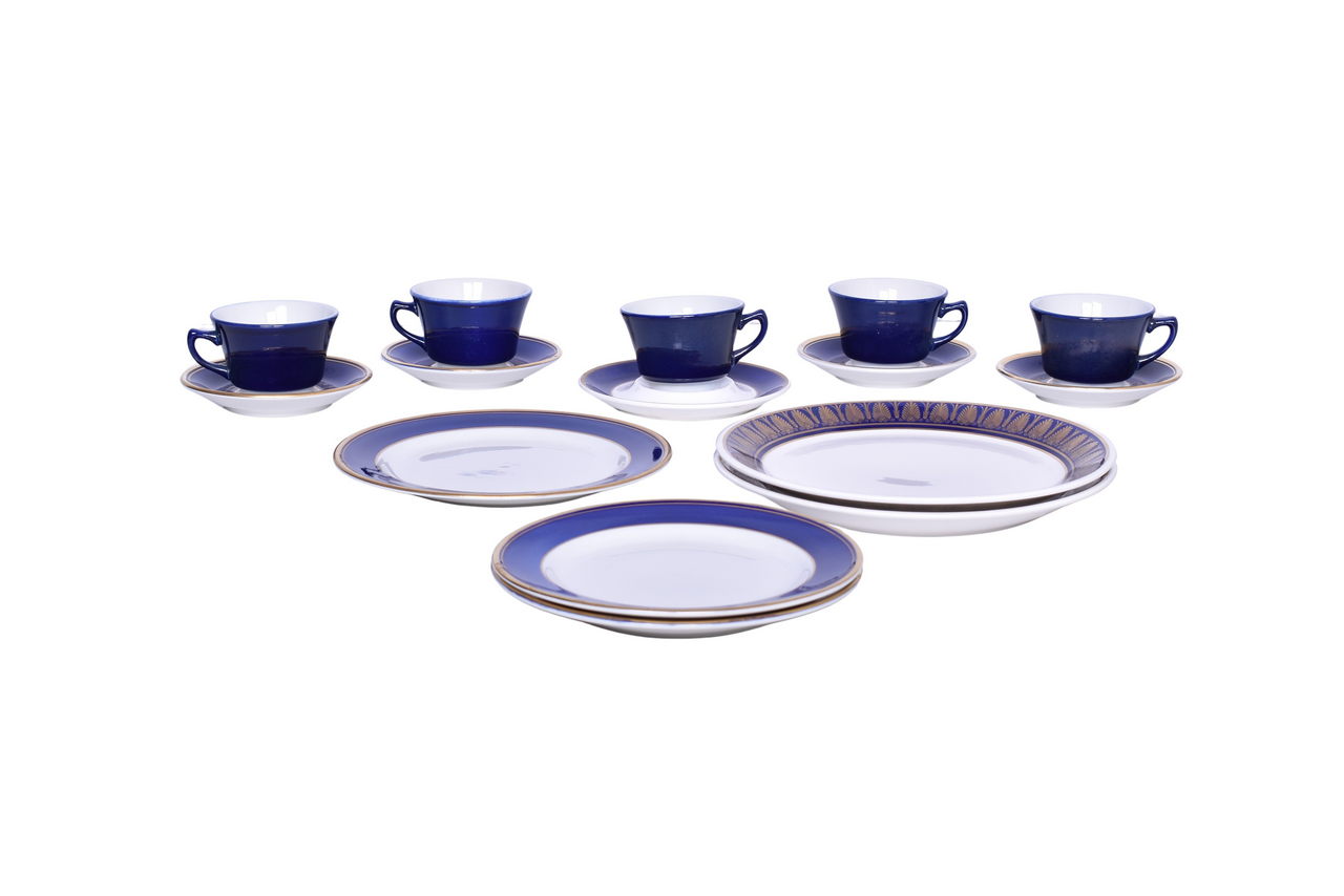 1043 - Fifteen Pieces of Medallion and Lamberton Sterling Railroad China Cobalt & Gold Plates, Cups, and Saucers thumbnail