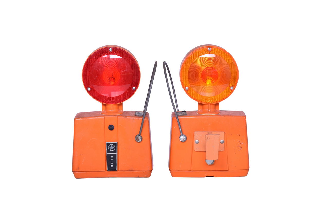 1048 - Pair of Conrail Starlite 705 Caboose Marker Lamps thumbnail