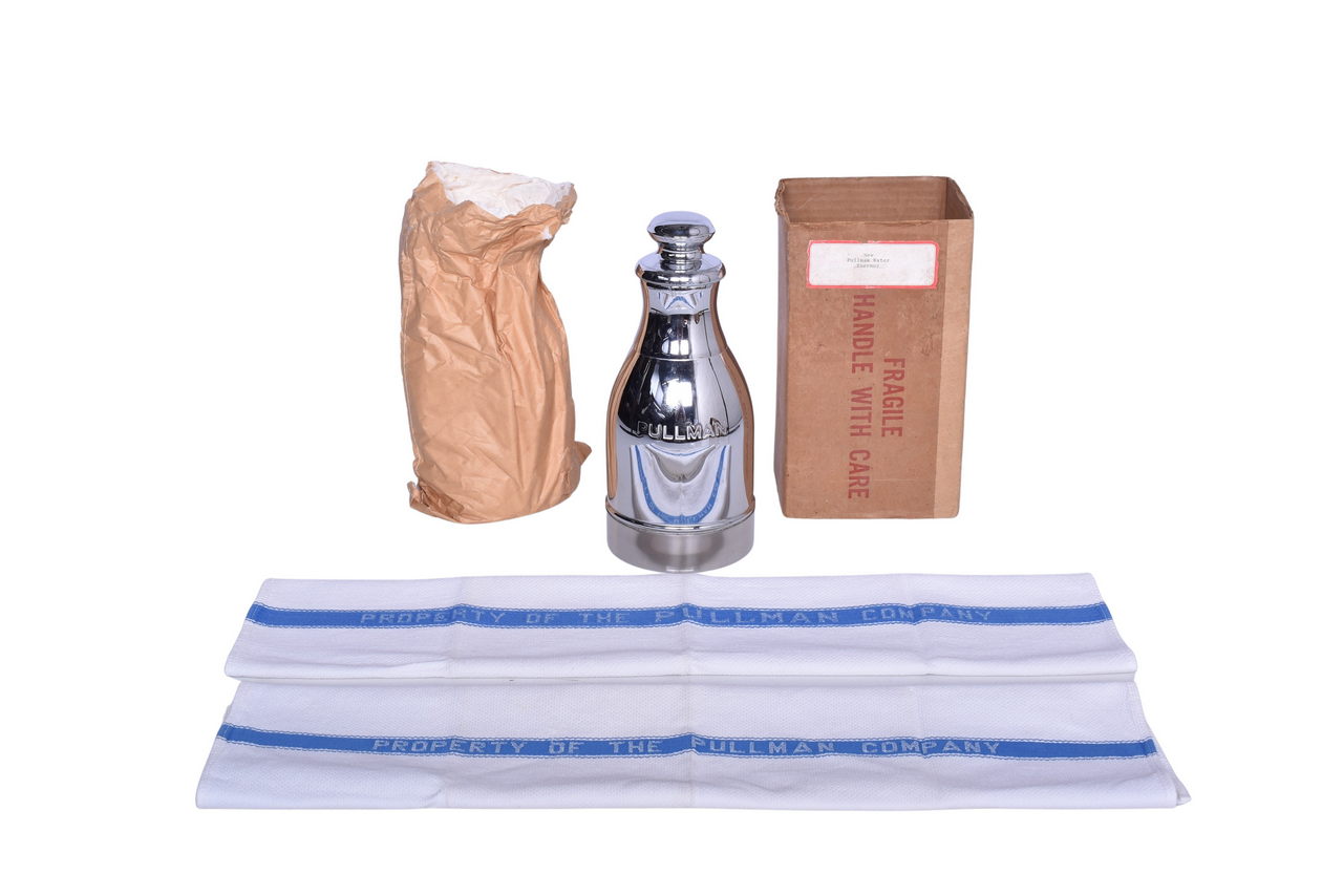 1123 - New Old Stock Stanley Pullman Super Vac Water Thermos In Original Box and Two Pullman Cloth Hand Towels thumbnail