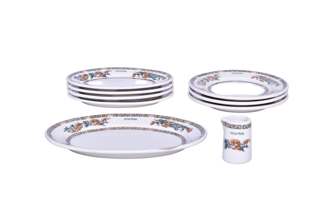 1059 - Nine Pieces of Pullman Railroad China Indian Tree Creamer, Oval Platters, and Bread Plates thumbnail