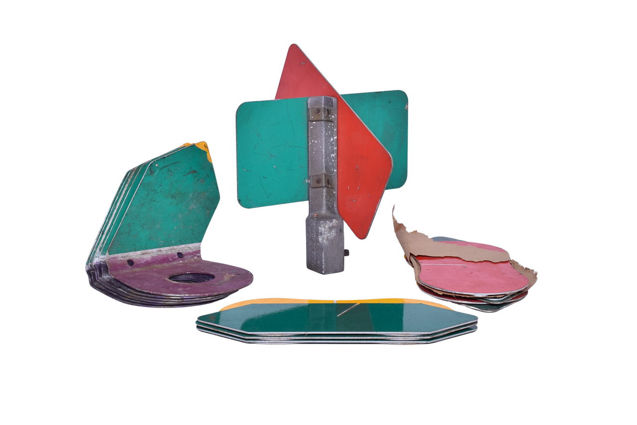 1076 - Twenty-One Railroad Reflective Switch Targets thumbnail