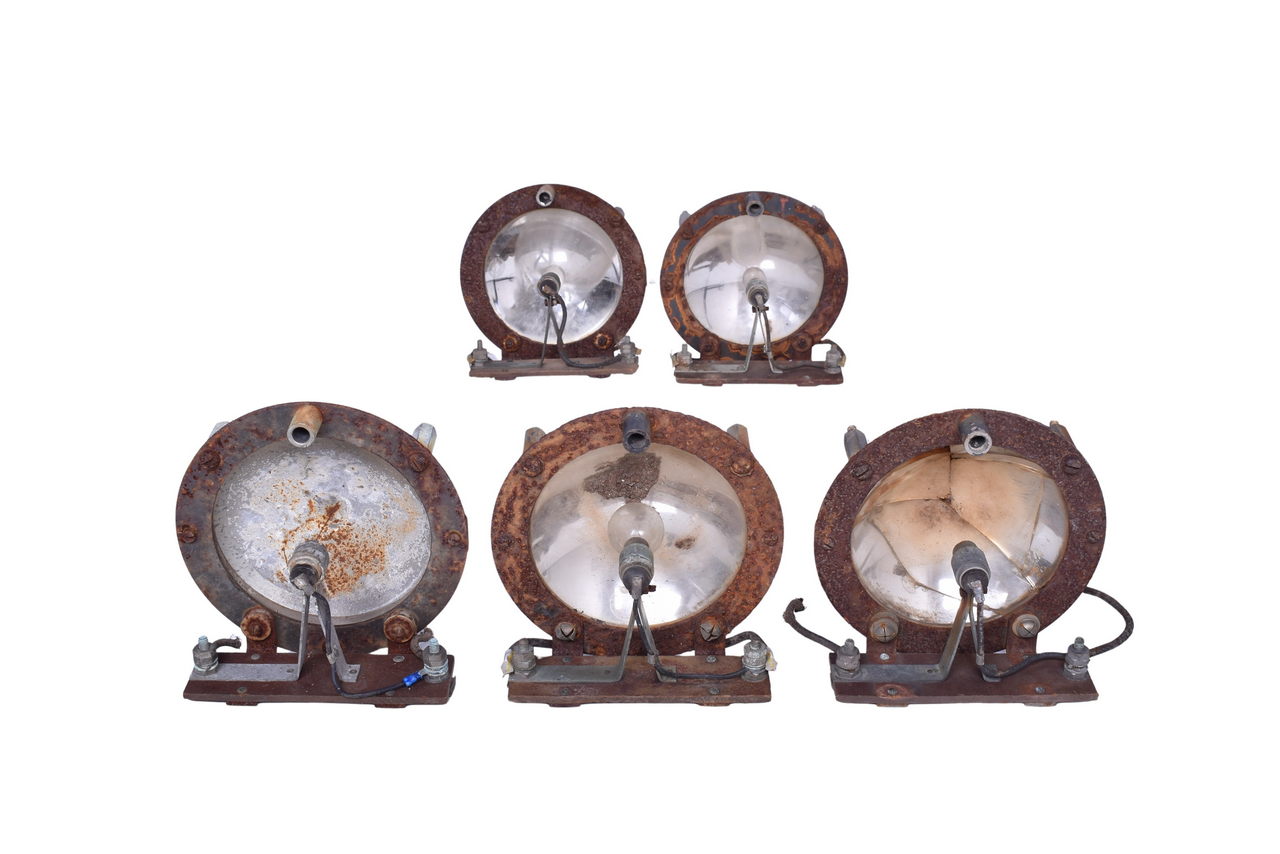 1078 - Five Railroad Signal Reflectors with Bulbs thumbnail