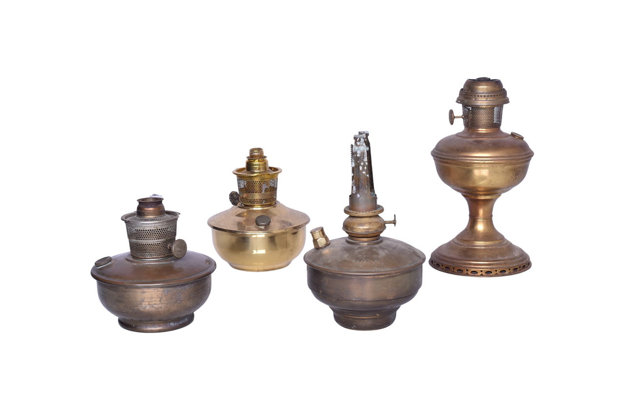1292 - Four Brass Aladdin Lamps thumbnail