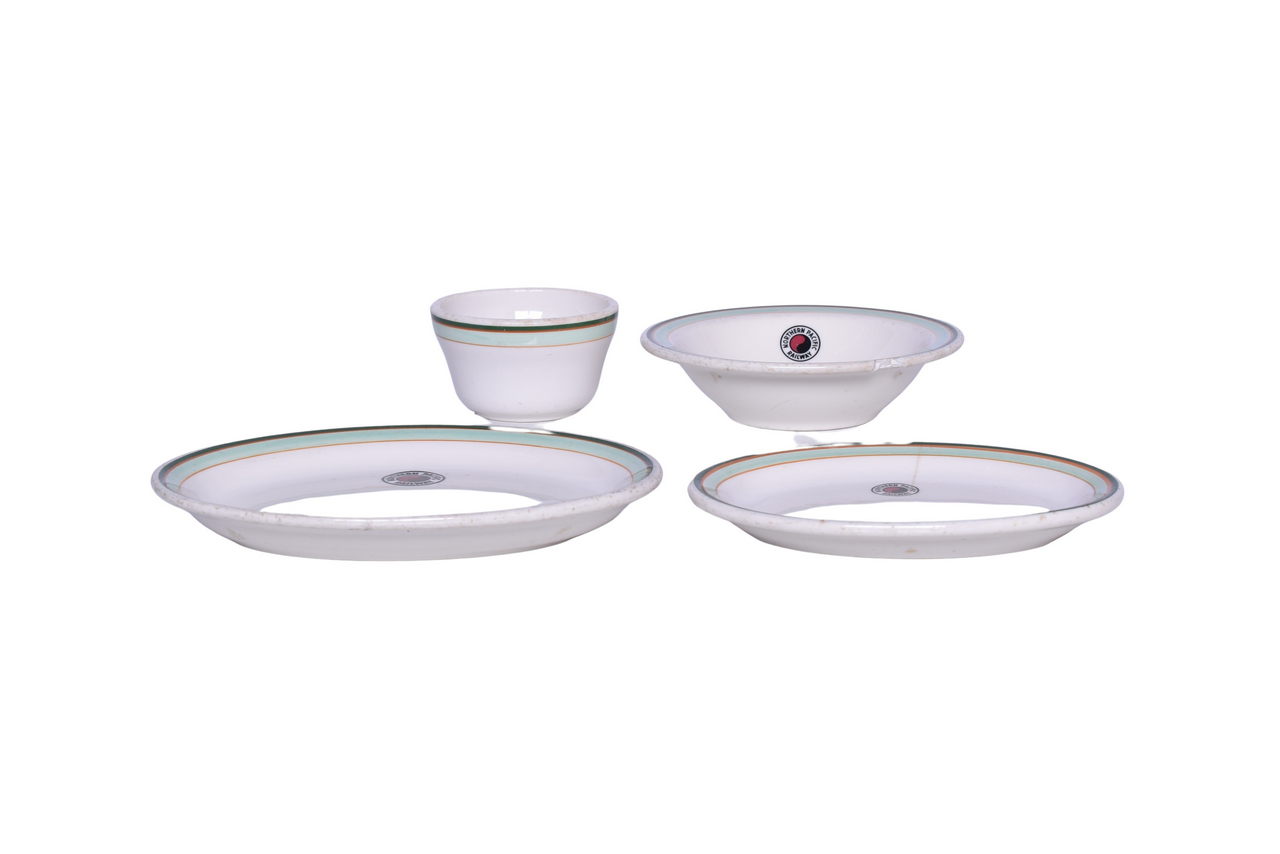1383 - Four Pieces of Northern Pacific Railway Monad China Including Patent Applied For Oval Platters thumbnail