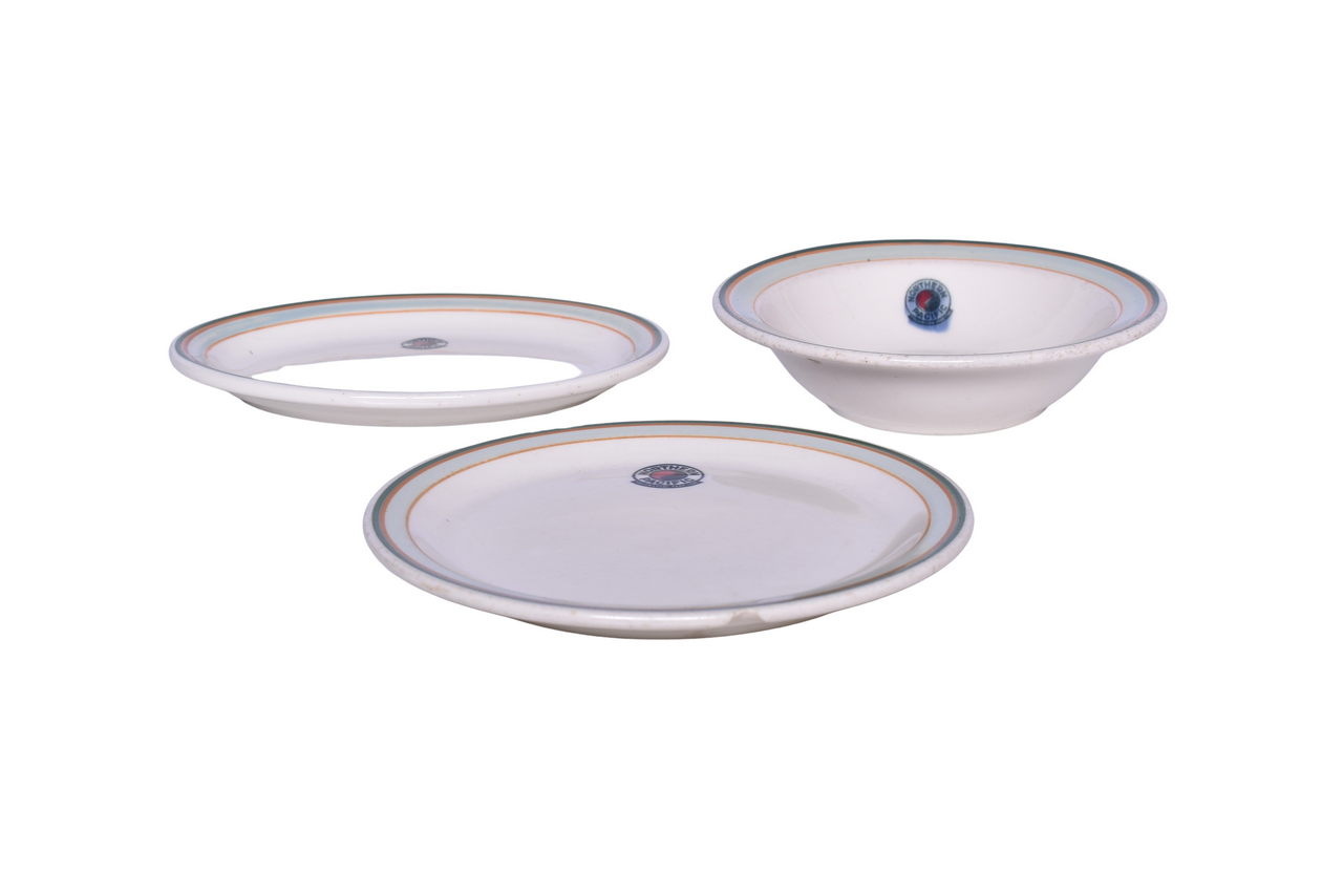 1425 - Northern Pacific Railway Yellowstone Park Line China Bowl, Oval Platter, and Plate thumbnail