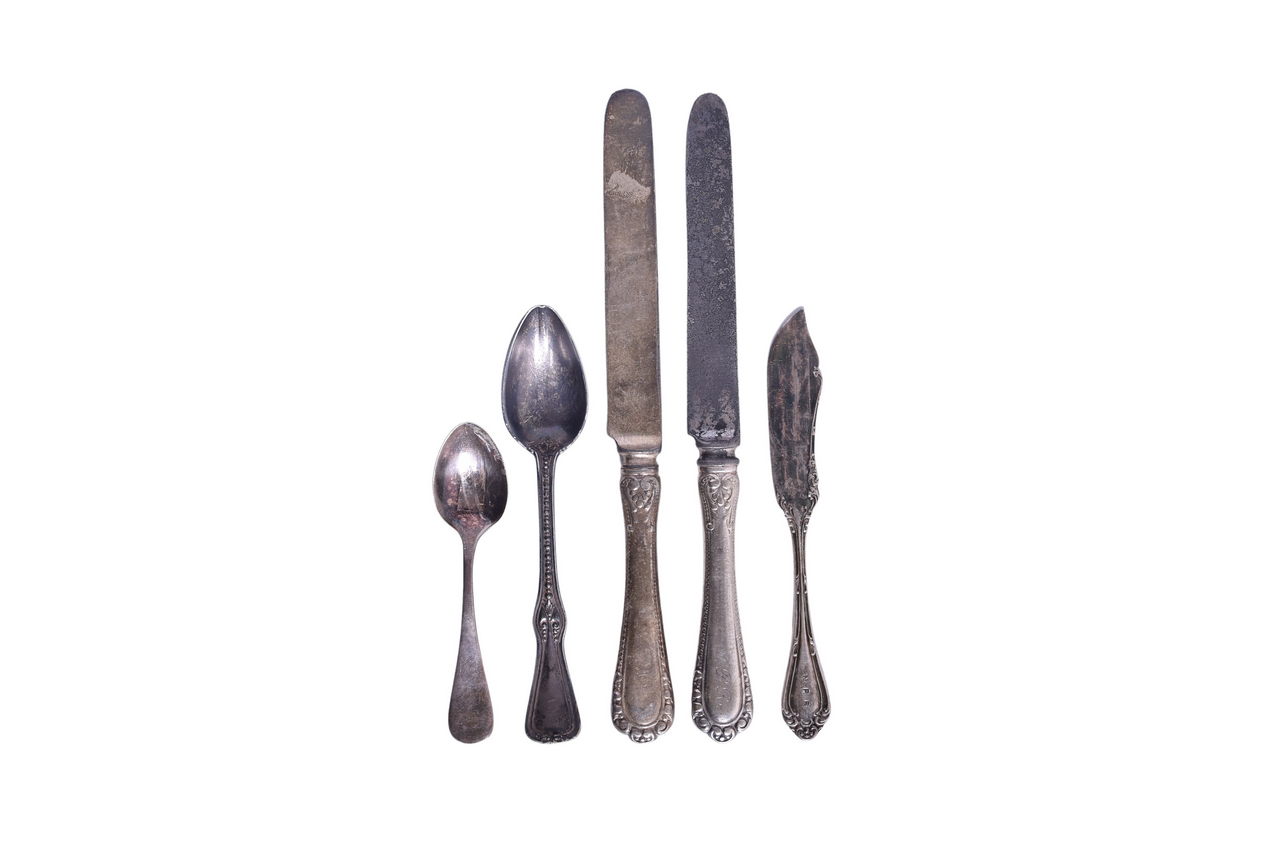 1427 - Five Pieces of Northern Pacific Railroad Silver Flatware Demitasse Spoon, Butter Server, Teaspoon, and Knives thumbnail