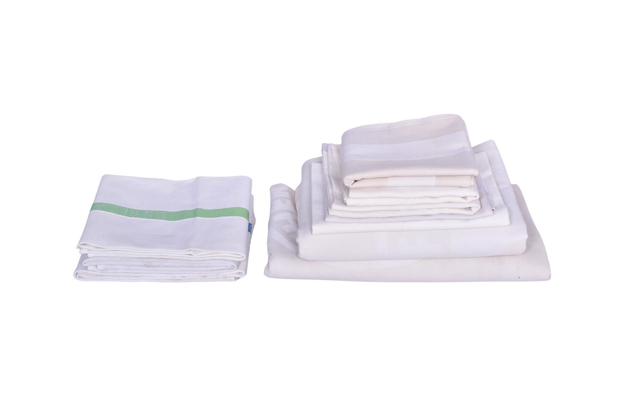 1499 - Nine Northern Pacific Railroad Linen Tablecloths, Napkins, and Hand Towels thumbnail