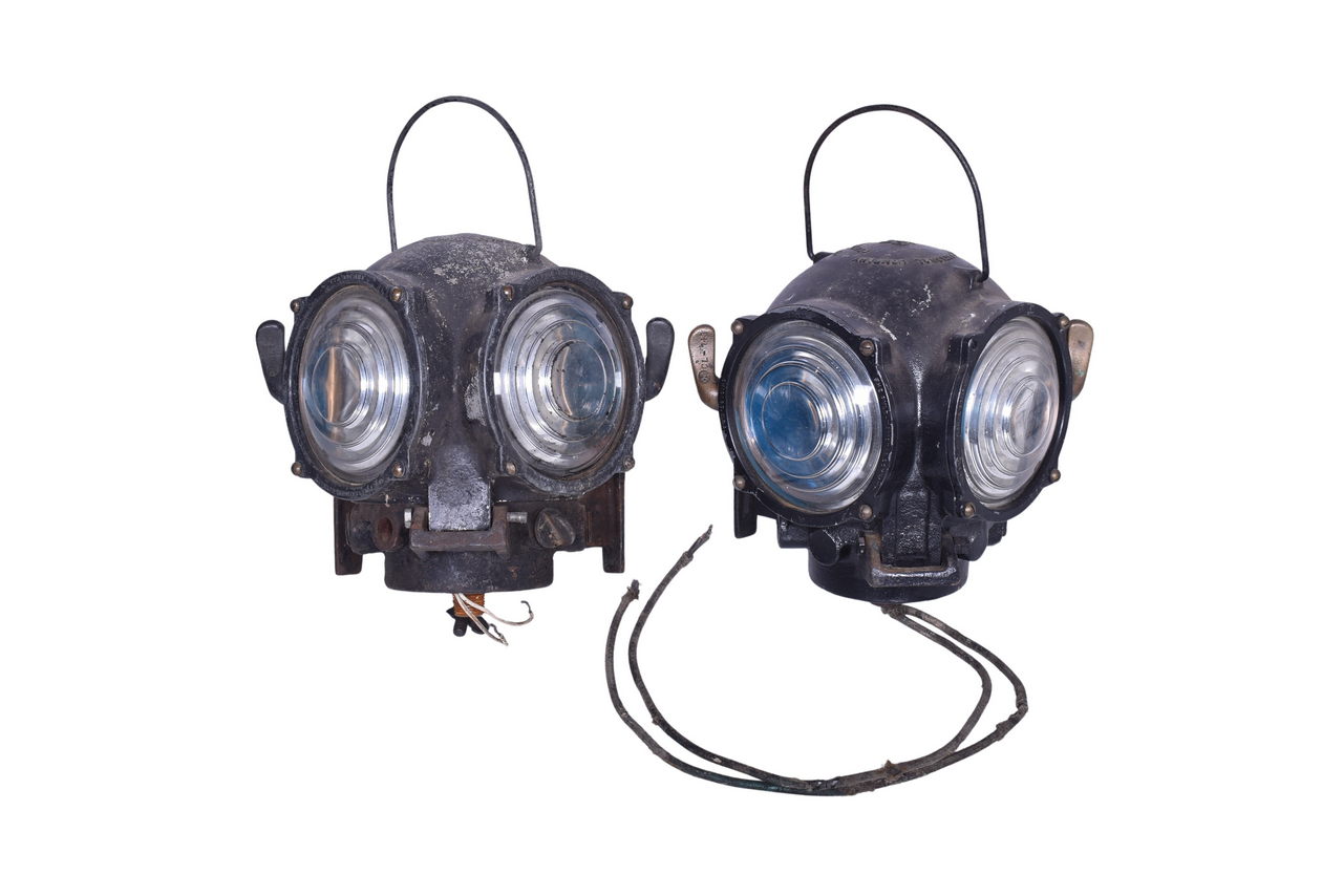 1604 - Matched Pair of Pyle National Railroad Locomotive Classification Lamps thumbnail