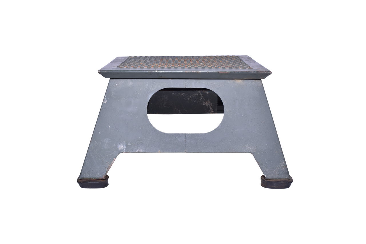 1653 - Unmarked Steel Railroad Full Passenger Car Step Box thumbnail