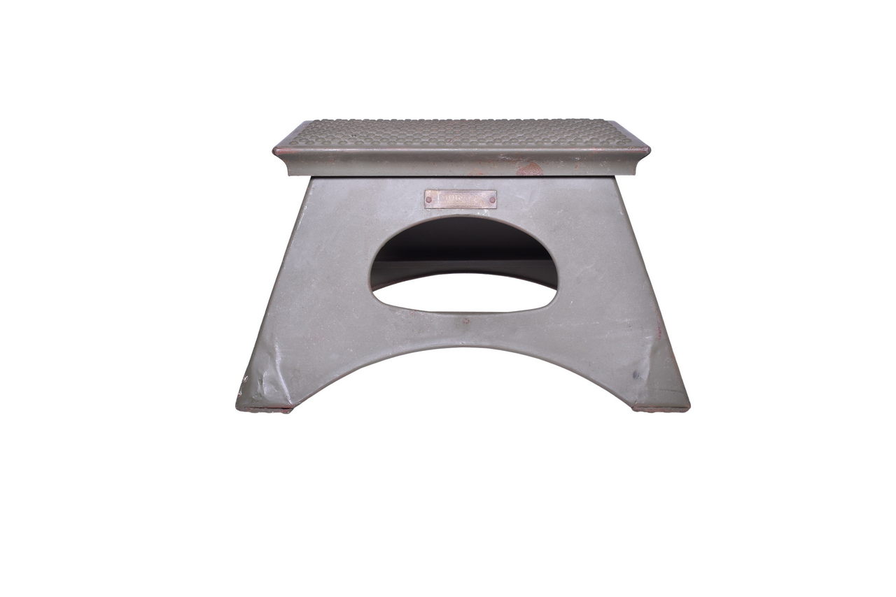 1673 - Morton Railroad Passenger Car Half Step Box thumbnail