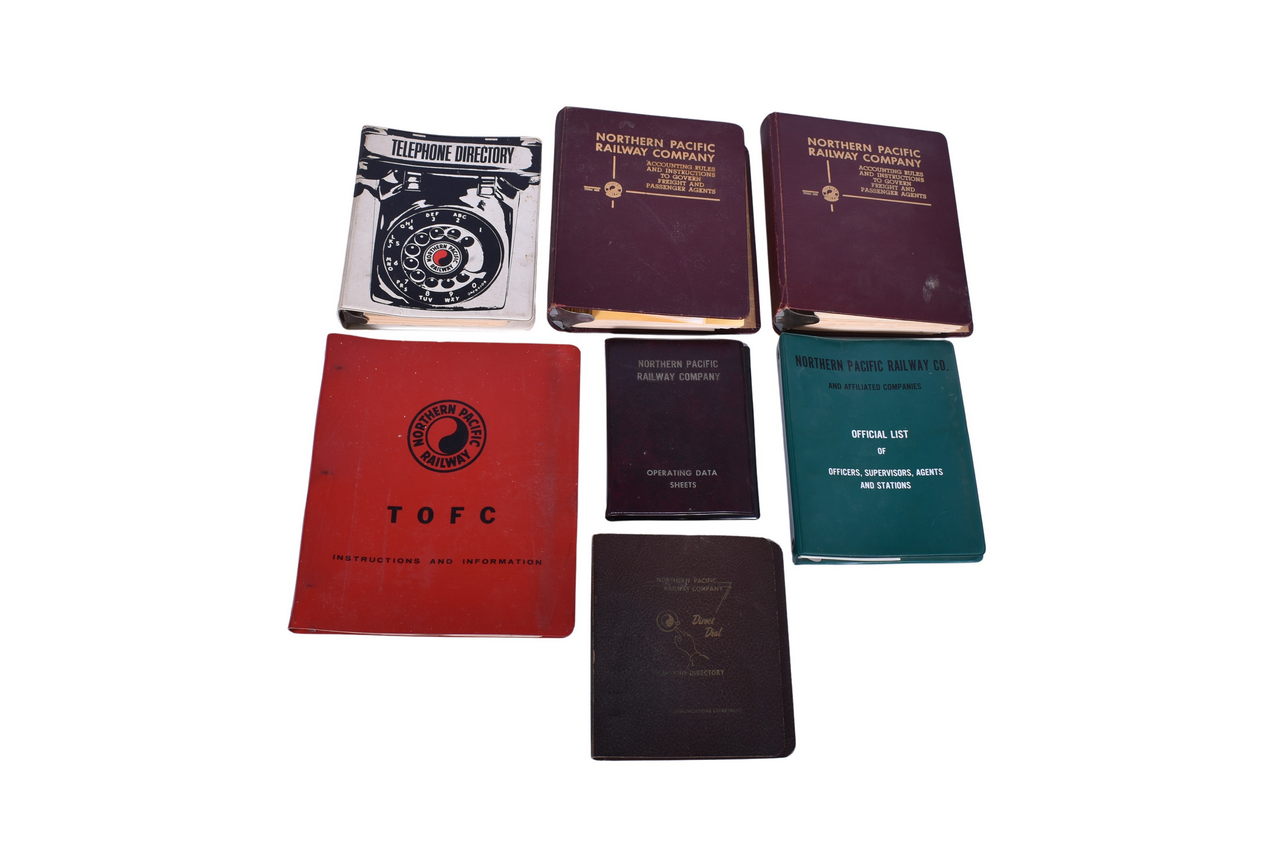 1706 - Seven Railroad Directories and Instruction Binders - Northern Pacific Railway thumbnail