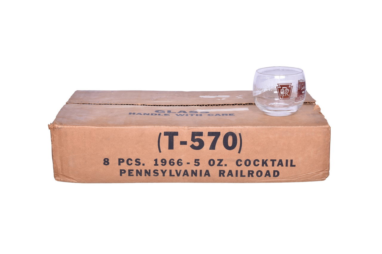 2216 - Eight Pennsylvania Railroad Cocktail Glasses in Original Master Carton thumbnail
