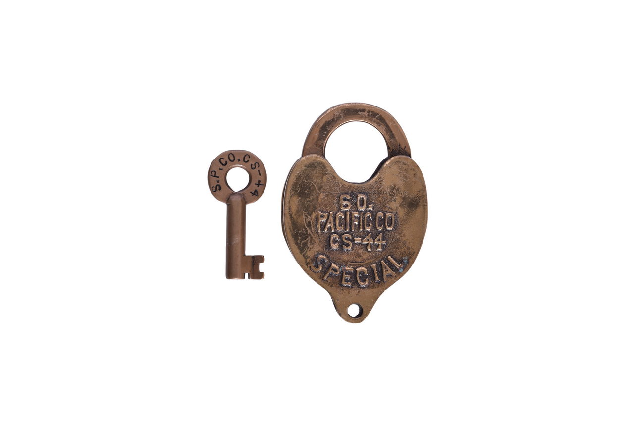 2217 - Southern Pacific Railroad Brass Heart Shaped A&W CS-44 Special Lock and Key thumbnail