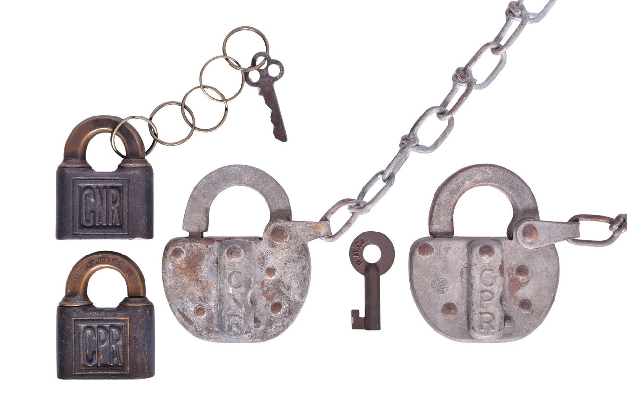 2239 - Four Canadian Pacific and Canadian National Railroad Locks w/ Keys thumbnail
