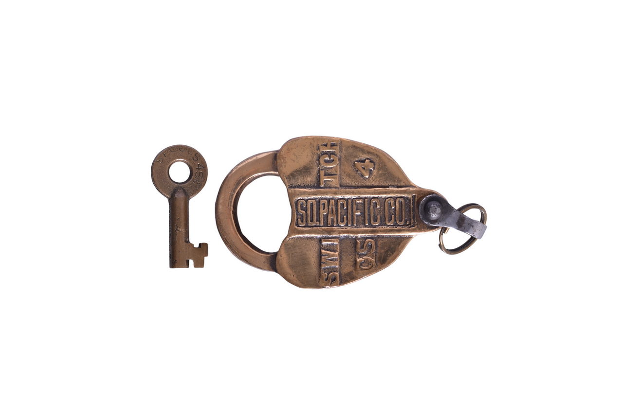 2253 - Adams & Westlake Southern Pacific Railroad Brass Heart Shaped CS-4 Switch Lock w/ Key thumbnail