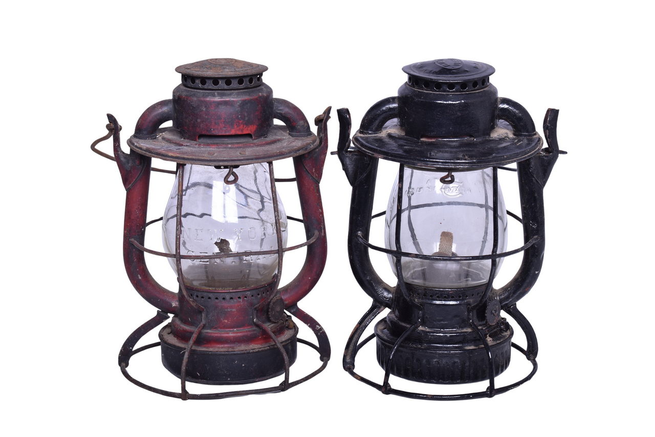 2262 - Pair of New York Central Dietz Vesta Railroad Lanterns thumbnail