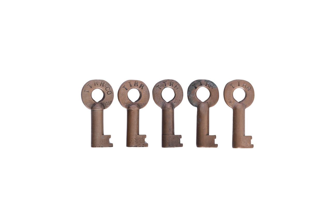 2263 - Five Toledo Terminal Railroad Adlake Brass Keys thumbnail