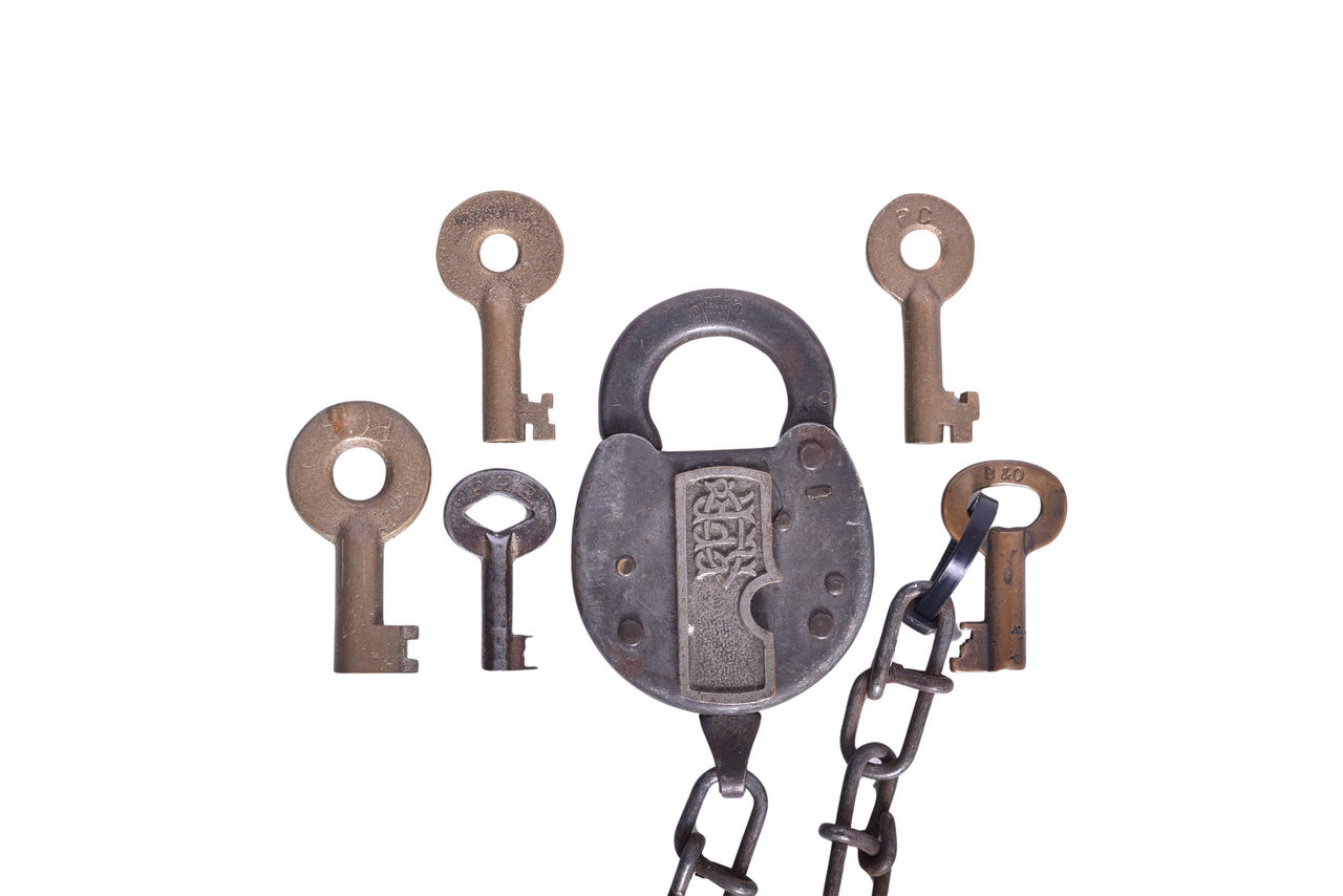 2277 - Pennsylvania Railroad Lock, Penn Central Brass Keys, and Baltimore and Ohio Railroad Key thumbnail