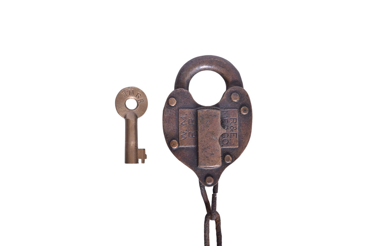 2285 - Western Maryland Railroad R&E Co Brass Heart Shaped Lock with Switch Key thumbnail