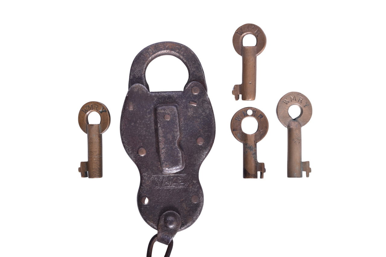 2297 - Western Maryland Railroad Yale Banjo Lock and Brass Keys thumbnail