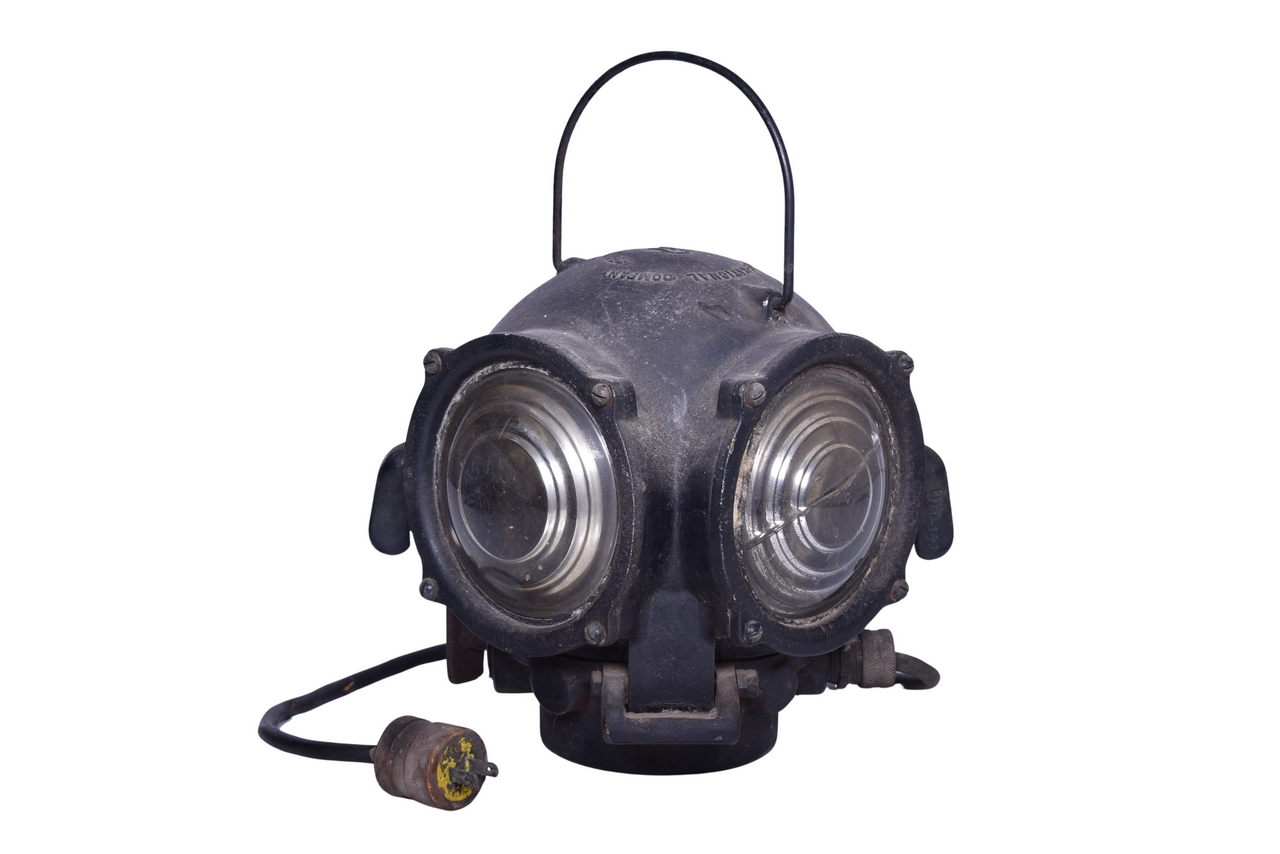 2400 - Pyle-National Railroad Locomotive Diver's Helmet Style Classification Lamp thumbnail
