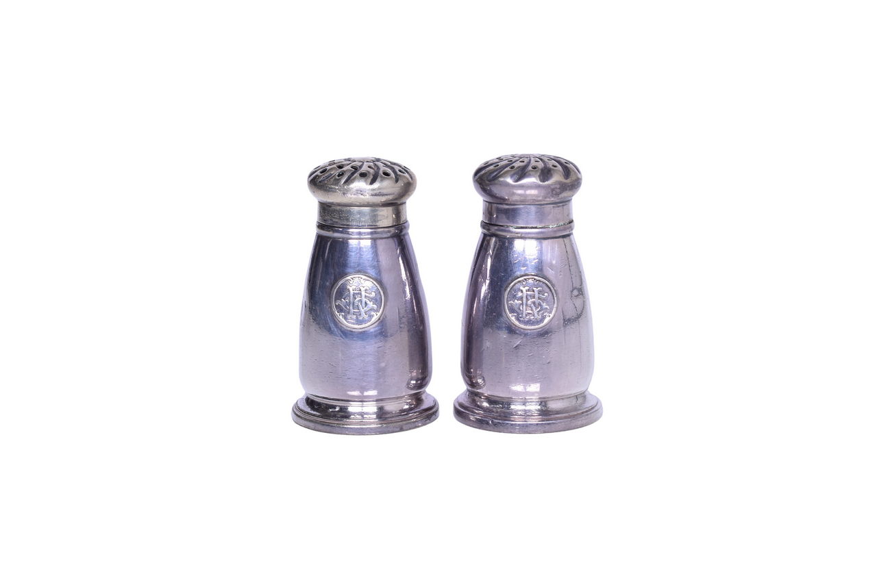 2457 - Pair of Great Northern Railway Salt and Pepper Shakers thumbnail