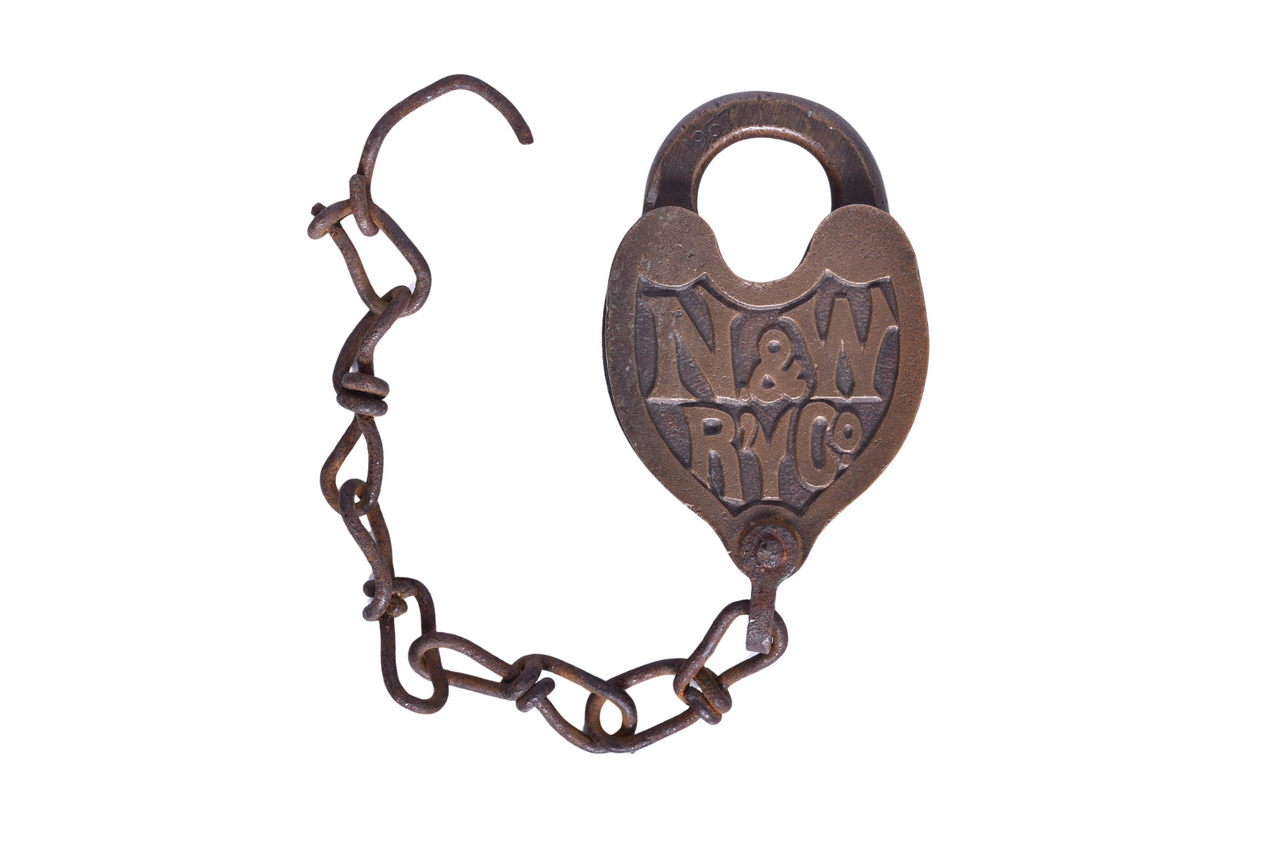 2481 - Norfolk and Western Railway Heart Shaped Brass Lock thumbnail