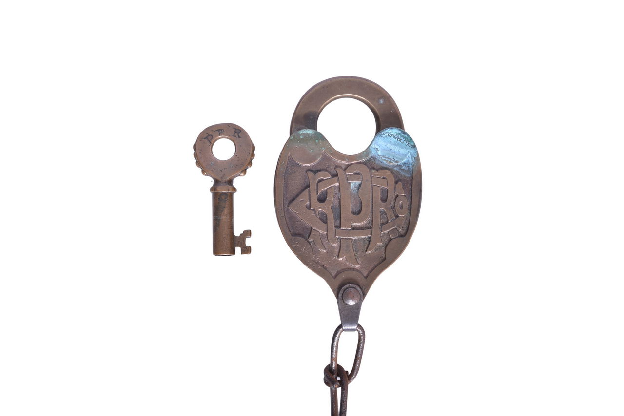 2489 - Fraim Pennsylvania Railroad Co. Fancy Cast Brass Heart Shaped Lock w/ Knobby Hilt Key thumbnail