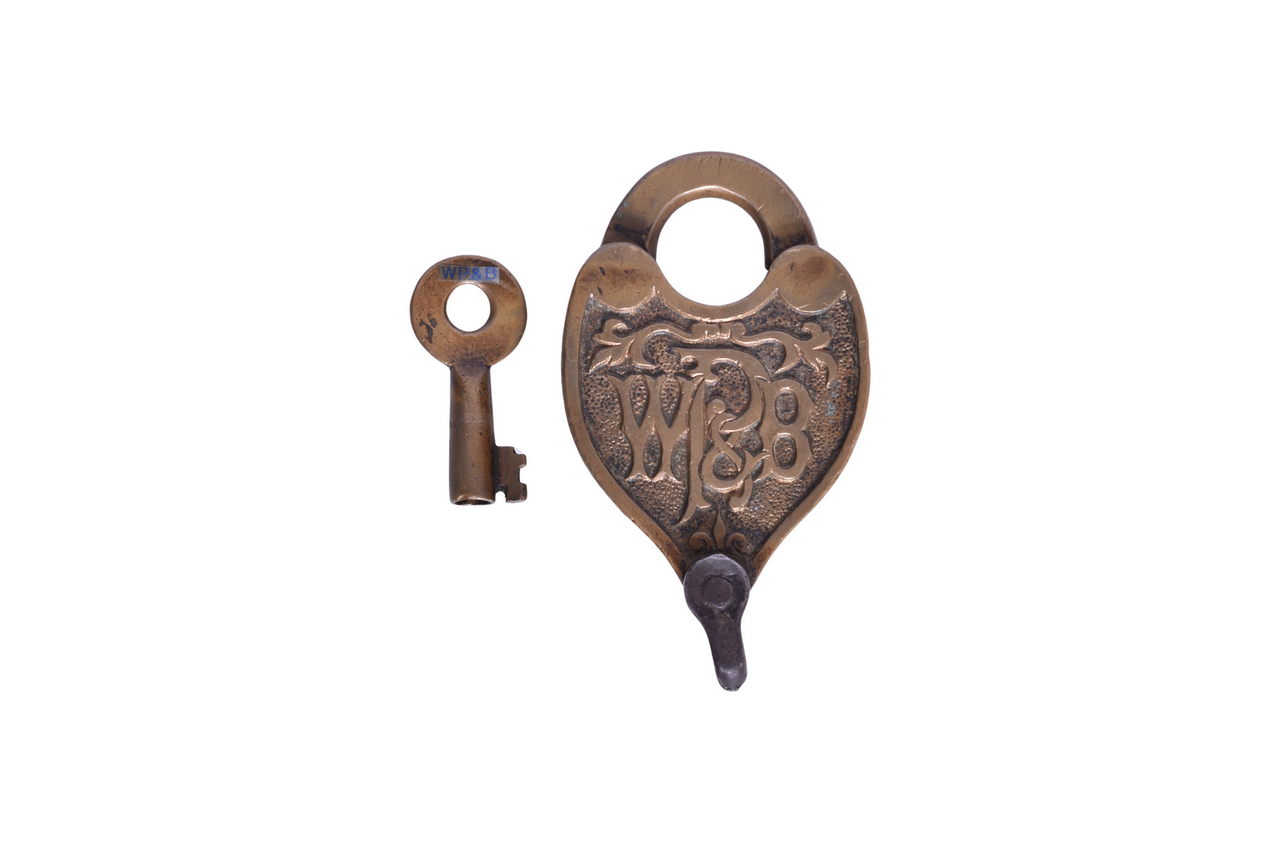 2505 - Philadelphia, Wilmington & Baltimore Fancy Back Brass Heart Shaped Railroad Lock w/ Key thumbnail