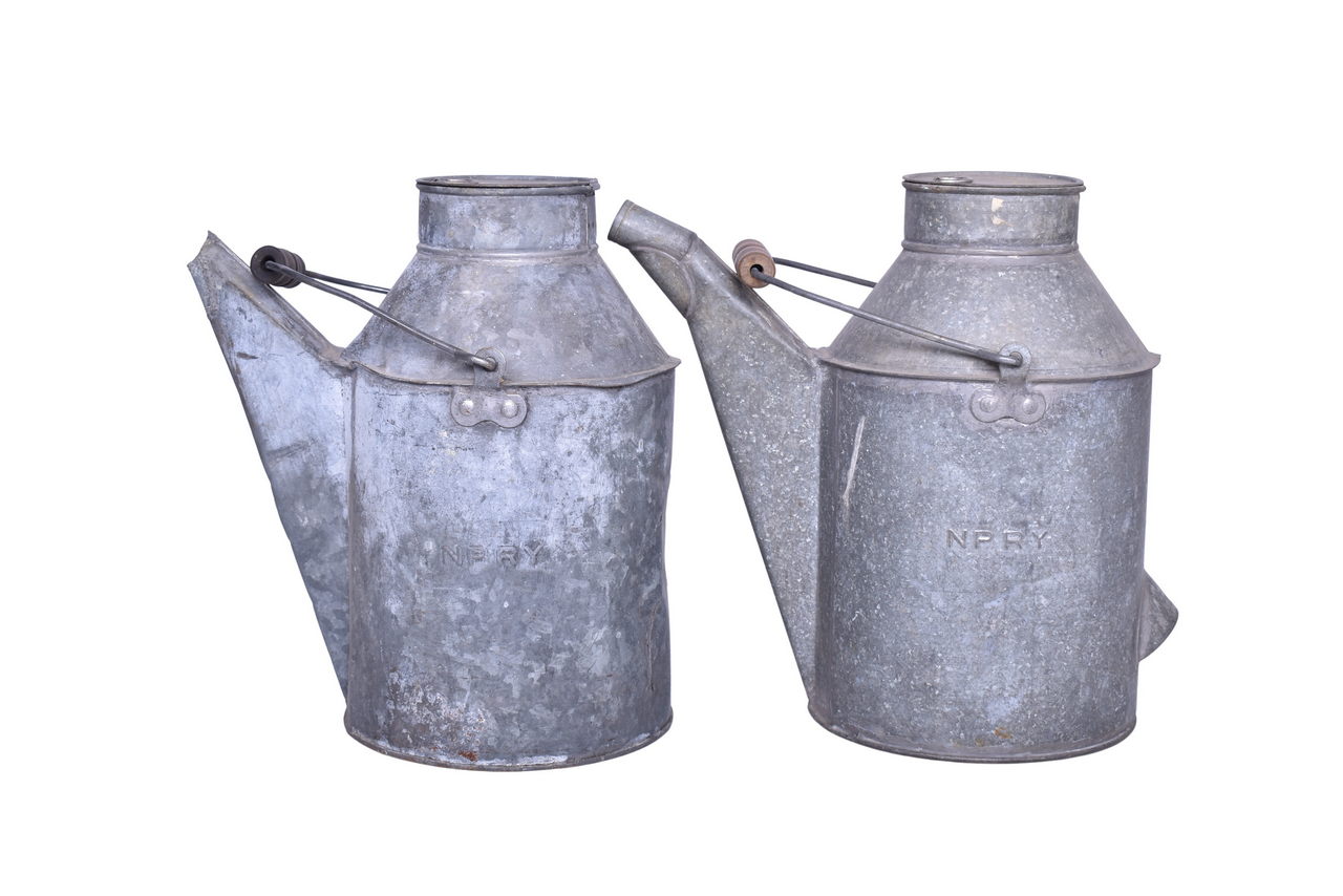 2580 - Pair of Northern Pacific Railway Large Oil Cans thumbnail